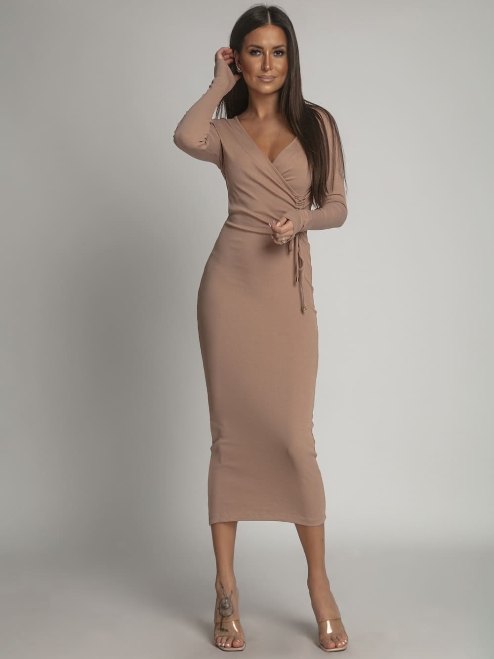 Fitted midi dress with ruffles cappuccino FG672